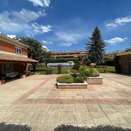 Secret Garden Village 哈罗 外观 照片